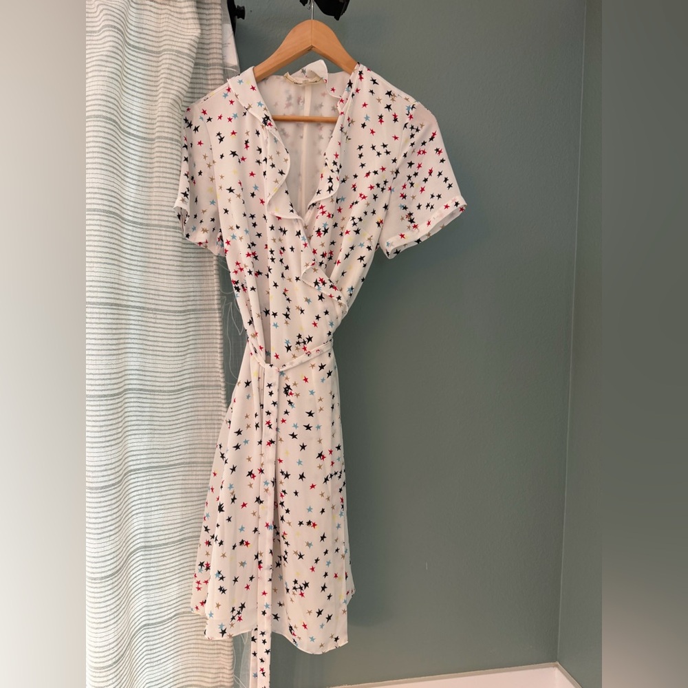 Diane Von Furstenburg white wrap dress with star pattern women’s size medium